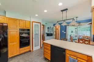 247 Westgate Dr, Valparaiso, IN 46385 - Photo 12