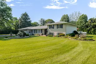 247 Westgate Dr, Valparaiso, IN 46385 - Photo 2