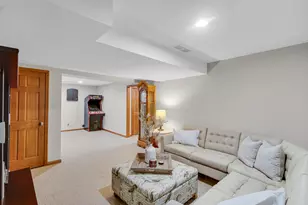2002 Woodmere Cir, Valparaiso, IN 46383 - Photo 24