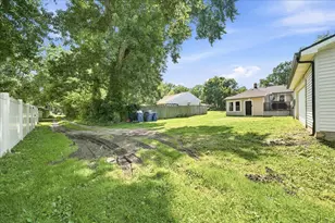 252 S 21st St, Chesterton, IN 46304 - Photo 22