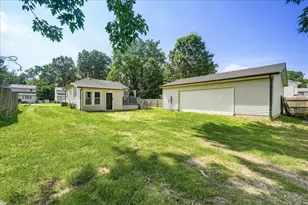 252 S 21st St, Chesterton, IN 46304 - Photo 14