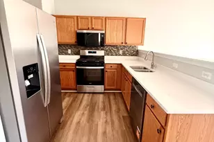 871 Flagstone Dr, Dyer, IN 46311 - Photo 2