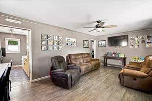 1112 E 39th Pl, Griffith, IN 46319 - Photo 2
