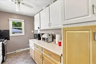 1112 E 39th Pl, Griffith, IN 46319 - Photo 8