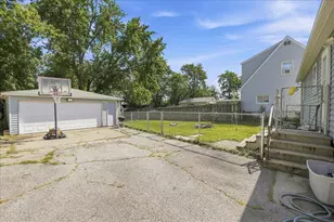 1112 E 39th Pl, Griffith, IN 46319 - Photo 18