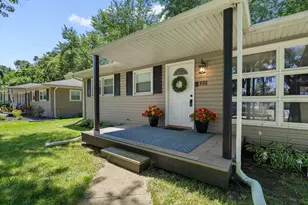 652 N Guyer St, Hobart, IN 46342 - Photo 2