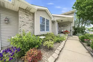 2048 Landmark St, Portage, IN 46368 - Photo 2