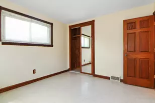 530 E 52nd Pl, Merrillville, IN 46410 - Photo 14