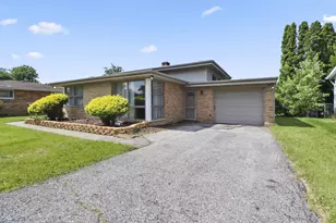 530 E 52nd Pl, Merrillville, IN 46410 - Photo 2