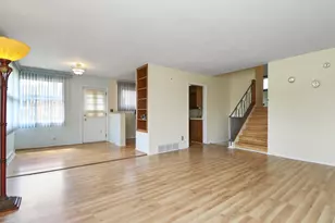 530 E 52nd Pl, Merrillville, IN 46410 - Photo 6