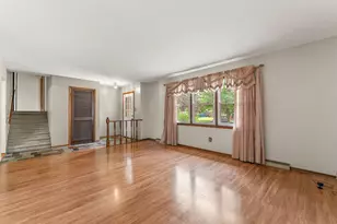 404 Hemlock Ln, Crown Point, IN 46307 - Photo 2