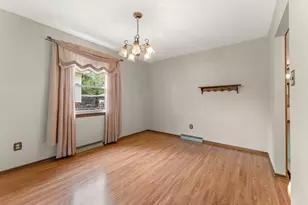404 Hemlock Ln, Crown Point, IN 46307 - Photo 4