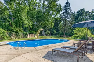 141 Rush Ct, Hobart, IN 46342 - Photo 2
