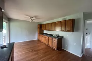 302 Green Acres Dr, Valparaiso, IN 46383 - Photo 10