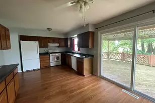 302 Green Acres Dr, Valparaiso, IN 46383 - Photo 8