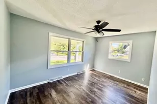 302 Green Acres Dr, Valparaiso, IN 46383 - Photo 14