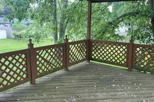 302 Green Acres Dr, Valparaiso, IN 46383 - Photo 2