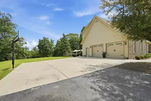 1442 W 127th Pl, Crown Point, IN 46307 - Photo 10