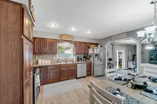 2100 E 9th Pl, Hobart, IN 46342 - Photo 6