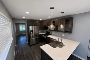 1025 W Porter Ave, Chesterton, IN 46304 - Photo 2