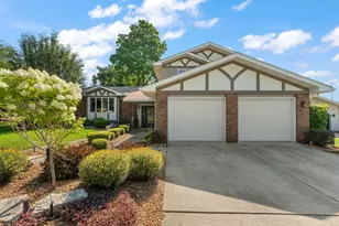 798 Savannah Dr, Crown Point, IN 46307 - Photo 2