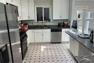 8141 Hickory Ave, Gary, IN 46403 - Photo 4