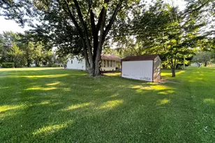 1703 Eisenhower Ave, Valparaiso, IN 46383 - Photo 4