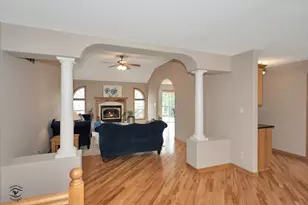 1240 Waterside Ln, Crown Point, IN 46307 - Photo 2