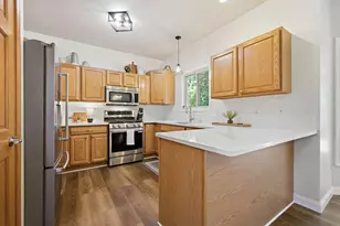 504 Oakwood Dr, Chesterton, IN 46304 - Photo 4