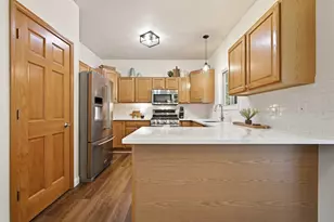 504 Oakwood Dr, Chesterton, IN 46304 - Photo 8