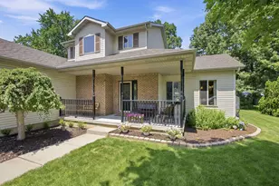 504 Oakwood Dr, Chesterton, IN 46304 - Photo 2