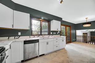 822 Luther Dr, Hobart, IN 46342 - Photo 6