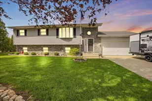 291 Streamwood Dr, Valparaiso, IN 46383 - Photo 1