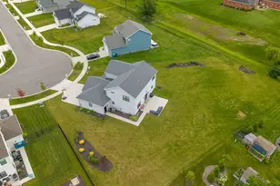 8892 Morning Crest Ct, Saint John, IN 46373 - Photo 2