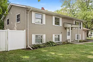 1706 McCord Rd, Valparaiso, IN 46383 - Photo 2