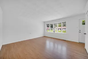 382 Stone Hill Dr, Valparaiso, IN 46385 - Photo 8