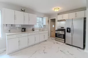555 Taft Pl, Gary, IN 46404 - Photo 6