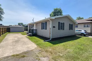 916 Cherry St, Hammond, IN 46324 - Photo 1