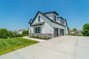 8201 Alexander St, Schererville, IN 46375 - Photo 4