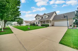 601 Sunflower Ln, Dyer, IN 46311 - Photo 2