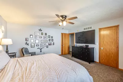 7832 Murrelet Street, Hobart, IN 46342 - Photo 6