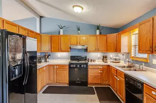 7832 Murrelet St, Hobart, IN 46342 - Photo 12