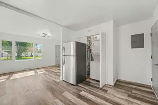 9522 Erie St, Highland, IN 46322 - Photo 10