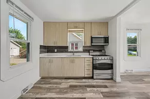 9522 Erie St, Highland, IN 46322 - Photo 8