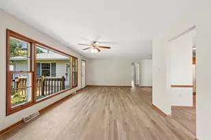 1009 Illinois St, Valparaiso, IN 46383 - Photo 2