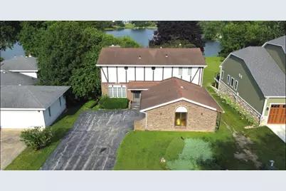 1076 Shoreline Road, Crown Point, IN 46307 - Photo 2