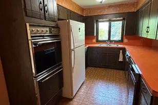 1076 Shoreline Rd, Crown Point, IN 46307 - Photo 8