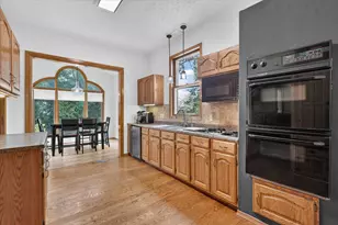909 Pennsylvania Ave, La Porte, IN 46350 - Photo 12