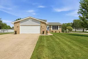 10667 Millard Dr, Saint John, IN 46373 - Photo 2