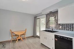 7713 Wallace St, Merrillville, IN 46410 - Photo 8